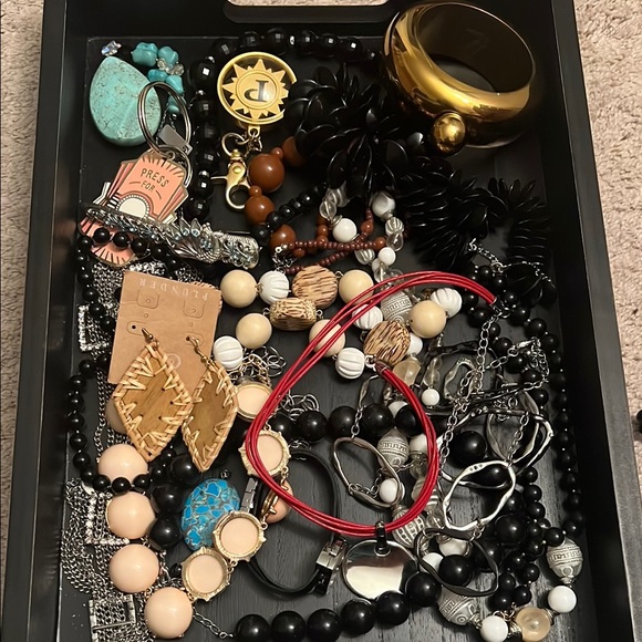 Vintage Jewelry - Assorted Jewelry Collection mostly wearable few broken craft